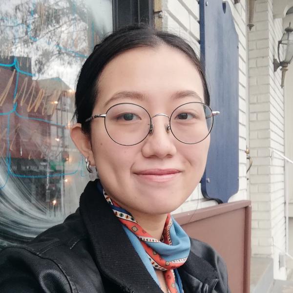 A picture of Nicole smiling